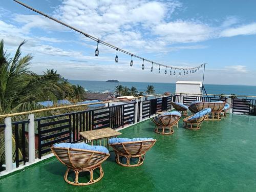 Bar/lounge, Roomy Guesthouse in Koh Rong Bar/lounge, Roomy Guesthouse in Koh Rong