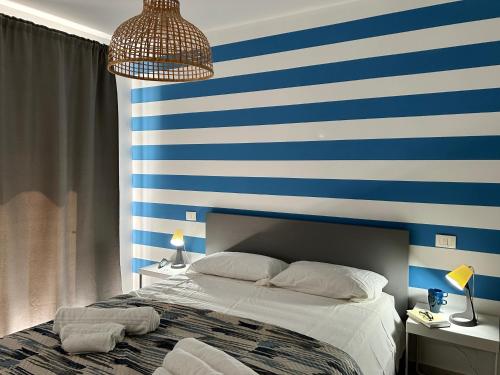 Sealands 50 meters from the sandy beach with wifi