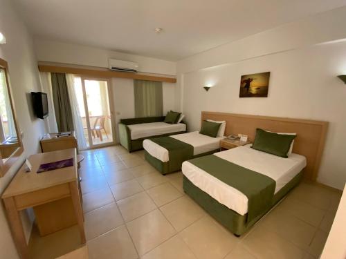 Queen's Park Goynuk Hotel - All Inclusive in Kemer Queen's Park Goynuk Hotel - All Inclusive in Kemer