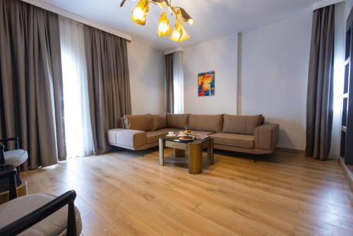 Shared lounge/TV area, Yalinn Boutique Hotel in Yalikavak Shared lounge/TV area, Yalinn Boutique Hotel in Yalikavak