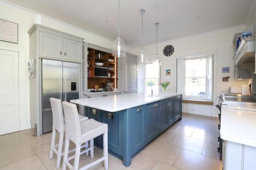 Fantastic historic Georgian villa, + tennis court. in Claverton Fantastic historic Georgian villa, + tennis court. in Claverton