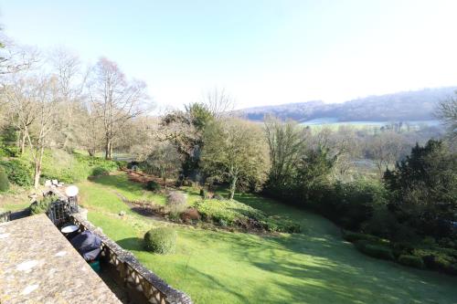 Fantastic historic Georgian villa, + tennis court. in Claverton Fantastic historic Georgian villa, + tennis court. in Claverton