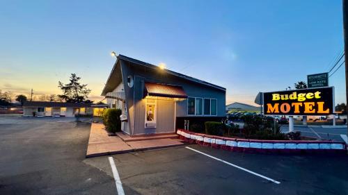 A szálláshely kívülről, Budget Motel in Gilroy (Kalifornia) A szálláshely kívülről, Budget Motel in Gilroy (Kalifornia)