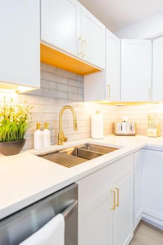 Luxury 2 Bed 2 Bath East Boston in Logan Airport Luxury 2 Bed 2 Bath East Boston in Logan Airport