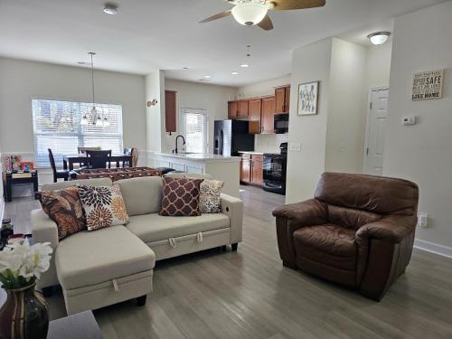 ห้องพัก, Charlorre Townhome - 1BR Pet Friendly in เกรียร์สฟอร์ค ห้องพัก, Charlorre Townhome - 1BR Pet Friendly in เกรียร์สฟอร์ค
