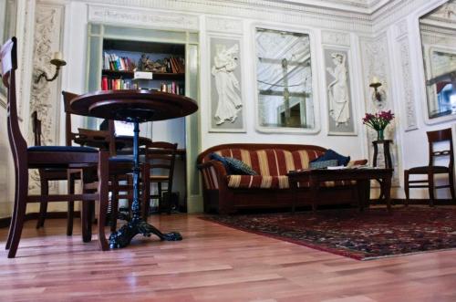 Facilities, Miseria e Nobilta' Bed and Breakfast in Historical Center Facilities, Miseria e Nobilta' Bed and Breakfast in Historical Center