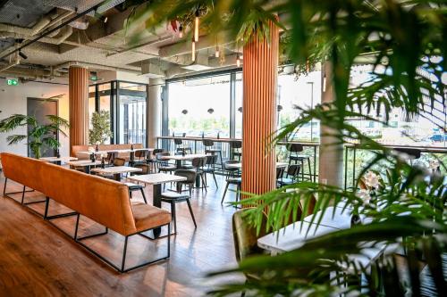 Restaurant, Fletcher Hotel Rotterdam-Airport in Rotterdam Restaurant, Fletcher Hotel Rotterdam-Airport in Rotterdam