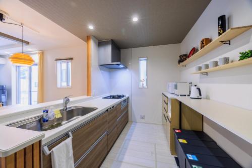 Kitchen, House FORMOSA中島 in Minato Kitchen, House FORMOSA中島 in Minato