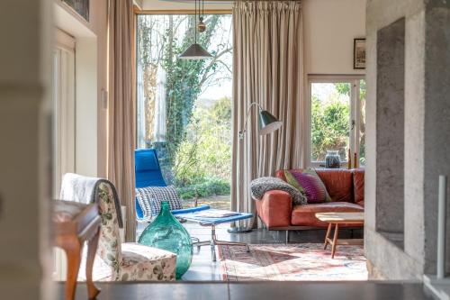 Ruang bersama/area TV, The Garden House - Luxury Hideaway Near Bath in Norton St Philip Ruang bersama/area TV, The Garden House - Luxury Hideaway Near Bath in Norton St Philip