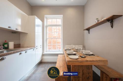 Létesítmények, Four Bedroom House By Townhouse Stays Short Lets & Serviced Accommodation Colchester With Garden & F in Stanway Létesítmények, Four Bedroom House By Townhouse Stays Short Lets & Serviced Accommodation Colchester With Garden & F in Stanway
