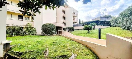 Studio cosy Balcon Apercu mer in Les Breguieres Studio cosy Balcon Apercu mer in Les Breguieres