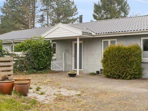 Holiday Home Jenvold - 950m from the sea by Interhome in Dronningmoelle Holiday Home Jenvold - 950m from the sea by Interhome in Dronningmoelle