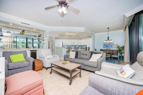 Phoenix on the Bay 1427 condo in Caswell Phoenix on the Bay 1427 condo in Caswell