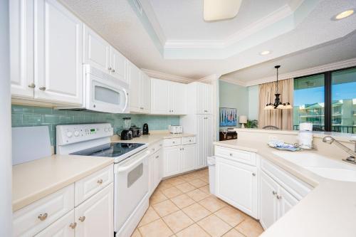 Phoenix on the Bay 1427 condo in Caswell Phoenix on the Bay 1427 condo in Caswell