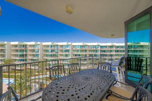 Phoenix on the Bay 1427 condo in Caswell Phoenix on the Bay 1427 condo in Caswell
