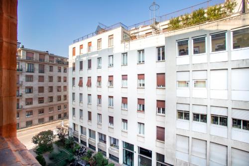 Cute and Central Duomo Apartment - Red