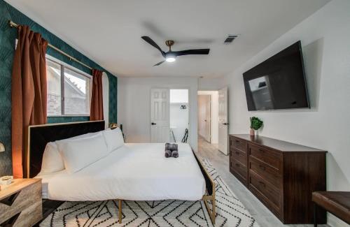 5-BD 2-BA Tranquil Retreat ft Jacuzzi & Playground in Ellington 5-BD 2-BA Tranquil Retreat ft Jacuzzi & Playground in Ellington