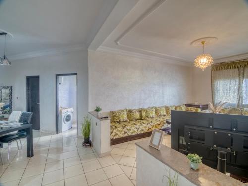 공용 라운지/TV 시청 구역, Appartement spacieux à 2 pas de Souk El Had (Appartement spacieux a 2 pas de Souk El Had) in 시디 유세프 공용 라운지/TV 시청 구역, Appartement spacieux à 2 pas de Souk El Had (Appartement spacieux a 2 pas de Souk El Had) in 시디 유세프