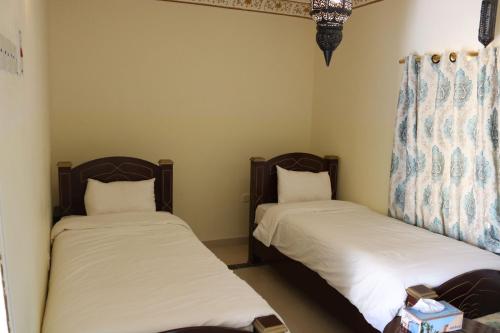 Room in Bungalow - Golden Palm Oasis Desert Camp in Jalan Bani Buhassan Room in Bungalow - Golden Palm Oasis Desert Camp in Jalan Bani Buhassan