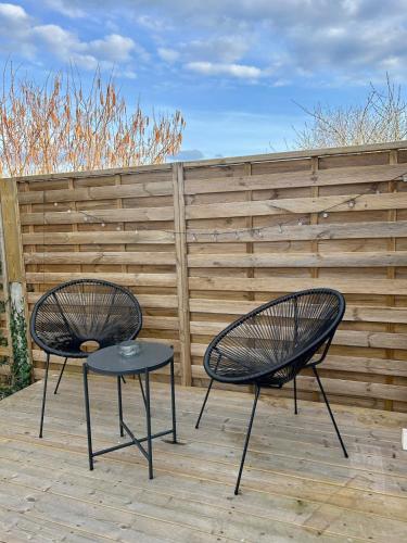 Love room proche du bassin , jacuzzi, jardin prive in Marcheprime Love room proche du bassin , jacuzzi, jardin prive in Marcheprime