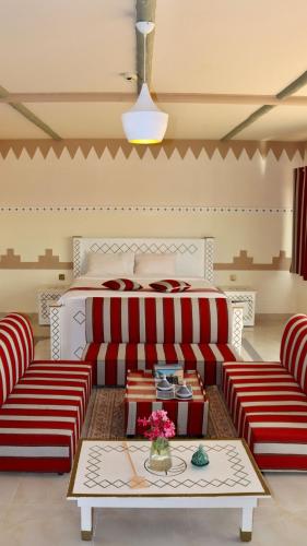 Room in Bungalow - Golden Palm Oasis - Royal Palm Suite in Jalan Bani Buhassan Room in Bungalow - Golden Palm Oasis - Royal Palm Suite in Jalan Bani Buhassan