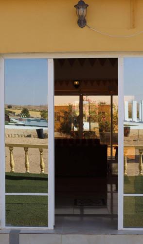 Room in Bungalow - Golden Palm Oasis - Royal Palm Suite in Jalan Bani Buhassan Room in Bungalow - Golden Palm Oasis - Royal Palm Suite in Jalan Bani Buhassan