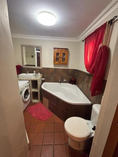 Bathroom, 33 On Loop, Flat 4 in Ladybrand Bathroom, 33 On Loop, Flat 4 in Ladybrand