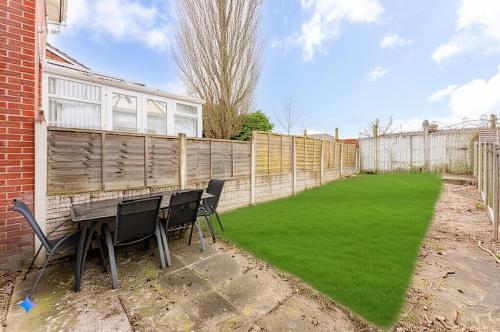 Taman, Cosy Whitefield House in Bury Taman, Cosy Whitefield House in Bury