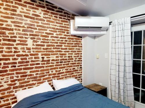 Whole House Walking Distance Stadium Free Parking in West Baltimore Whole House Walking Distance Stadium Free Parking in West Baltimore