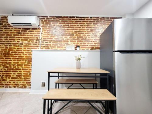 Whole House Walking Distance Stadium Free Parking in West Baltimore Whole House Walking Distance Stadium Free Parking in West Baltimore