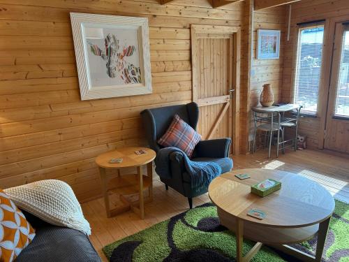 LOG CABIN living for 3-4 people in Frimley in Camberley LOG CABIN living for 3-4 people in Frimley in Camberley