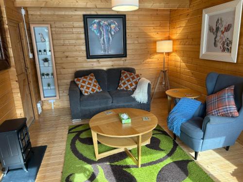 LOG CABIN living for 3-4 people in Frimley in Camberley LOG CABIN living for 3-4 people in Frimley in Camberley