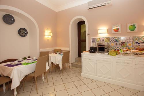 F&B, 호텔 소렌토 시티 (Hotel Villa Sorrento) in 소렌토 F&B, 호텔 소렌토 시티 (Hotel Villa Sorrento) in 소렌토