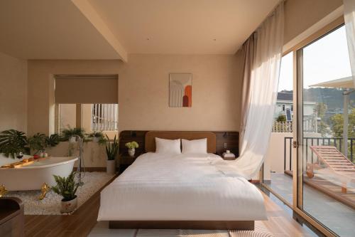 New Memories Hotel DaLat in Tuyen Lam Lake New Memories Hotel DaLat in Tuyen Lam Lake