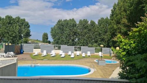 Úszómedence, 6 Guests - 3 Bedrooms - Entertainment - Near Beach in Eastchurch Úszómedence, 6 Guests - 3 Bedrooms - Entertainment - Near Beach in Eastchurch