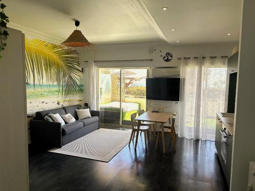 Baie-Des-Anges Studio Front de Mer