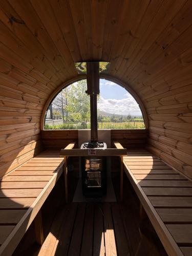 Shepherds Huts at Ballyness Farm in دونجيفين Shepherds Huts at Ballyness Farm in دونجيفين