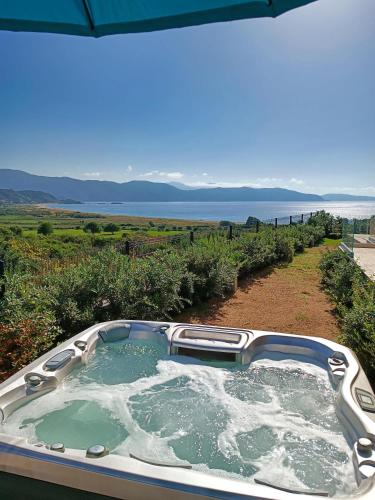 Hot tub, Villa Riposu - Jacuzzi - Piscine - Plage a pieds in Coggia Hot tub, Villa Riposu - Jacuzzi - Piscine - Plage a pieds in Coggia