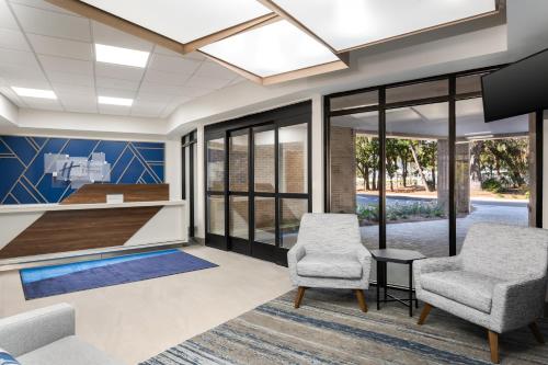 Lobby, Holiday Inn Express Hilton Head Island By IHG in Hilton Head Island (SC) Lobby, Holiday Inn Express Hilton Head Island By IHG in Hilton Head Island (SC)
