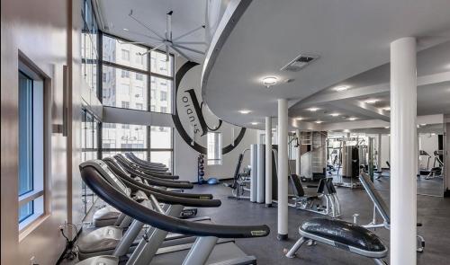 在meiguo.com看到的威尔希尔全球奢华套房公寓的介绍图片