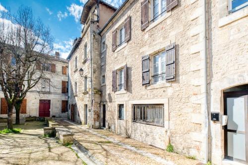 Surrounding environment, Le deuxieme ciel de la vertu in Perigueux Town Center Surrounding environment, Le deuxieme ciel de la vertu in Perigueux Town Center