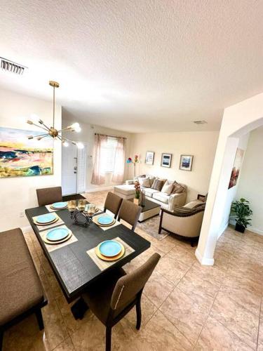 Luxury DreamStay Miami 3BED 2BATH King Suite in South Miami Heights Luxury DreamStay Miami 3BED 2BATH King Suite in South Miami Heights