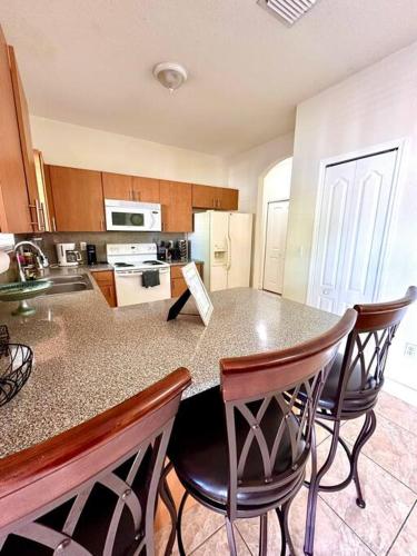 Luxury DreamStay Miami 3BED 2BATH King Suite in South Miami Heights Luxury DreamStay Miami 3BED 2BATH King Suite in South Miami Heights