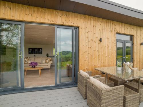 A szálláshely kívülről, Barn Owl Lodge-Qu7487 in Llanllwchaiarn A szálláshely kívülről, Barn Owl Lodge-Qu7487 in Llanllwchaiarn