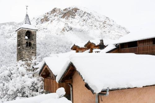 Résidence Saint Marcel - Chalet familial · Centre village de St Marcel · Terrasse ouest MAE-2924 (Residence Saint Marcel - Chalet familial · Centre village de St Marcel · Terrasse ouest MAE-2924) in Saint-Marcel Résidence Saint Marcel - Chalet familial · Centre village de St Marcel · Terrasse ouest MAE-2924 (Residence Saint Marcel - Chalet familial · Centre village de St Marcel · Terrasse ouest MAE-2924) in Saint-Marcel