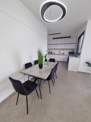 chic boutique penthouse walk to the beach ashdod in Ashdod chic boutique penthouse walk to the beach ashdod in Ashdod