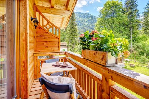 Landhaus Trinis - Kleine Kaffee Tee Theke mit Kühlschrank - Parkplatz (Landhaus Trinis - Kleine Kaffee Tee Theke mit Kuhlschrank - Parkplatz) in كرييوز Landhaus Trinis - Kleine Kaffee Tee Theke mit Kühlschrank - Parkplatz (Landhaus Trinis - Kleine Kaffee Tee Theke mit Kuhlschrank - Parkplatz) in كرييوز