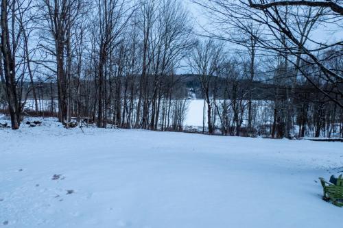 Lakefront Kenoza Cottage in Kenoza Lake (NY) Lakefront Kenoza Cottage in Kenoza Lake (NY)