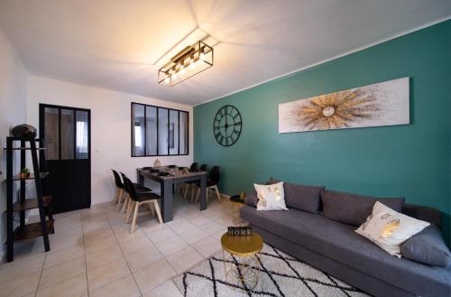 Appartement tout equipe 3 chambres avec terrasse in La Rose Appartement tout equipe 3 chambres avec terrasse in La Rose