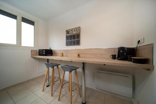 Appartement tout equipe 3 chambres avec terrasse in La Rose Appartement tout equipe 3 chambres avec terrasse in La Rose